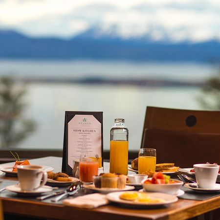 Arakur Ushuaia Resort & Spa מראה חיצוני תמונה Breakfast at the Lake House