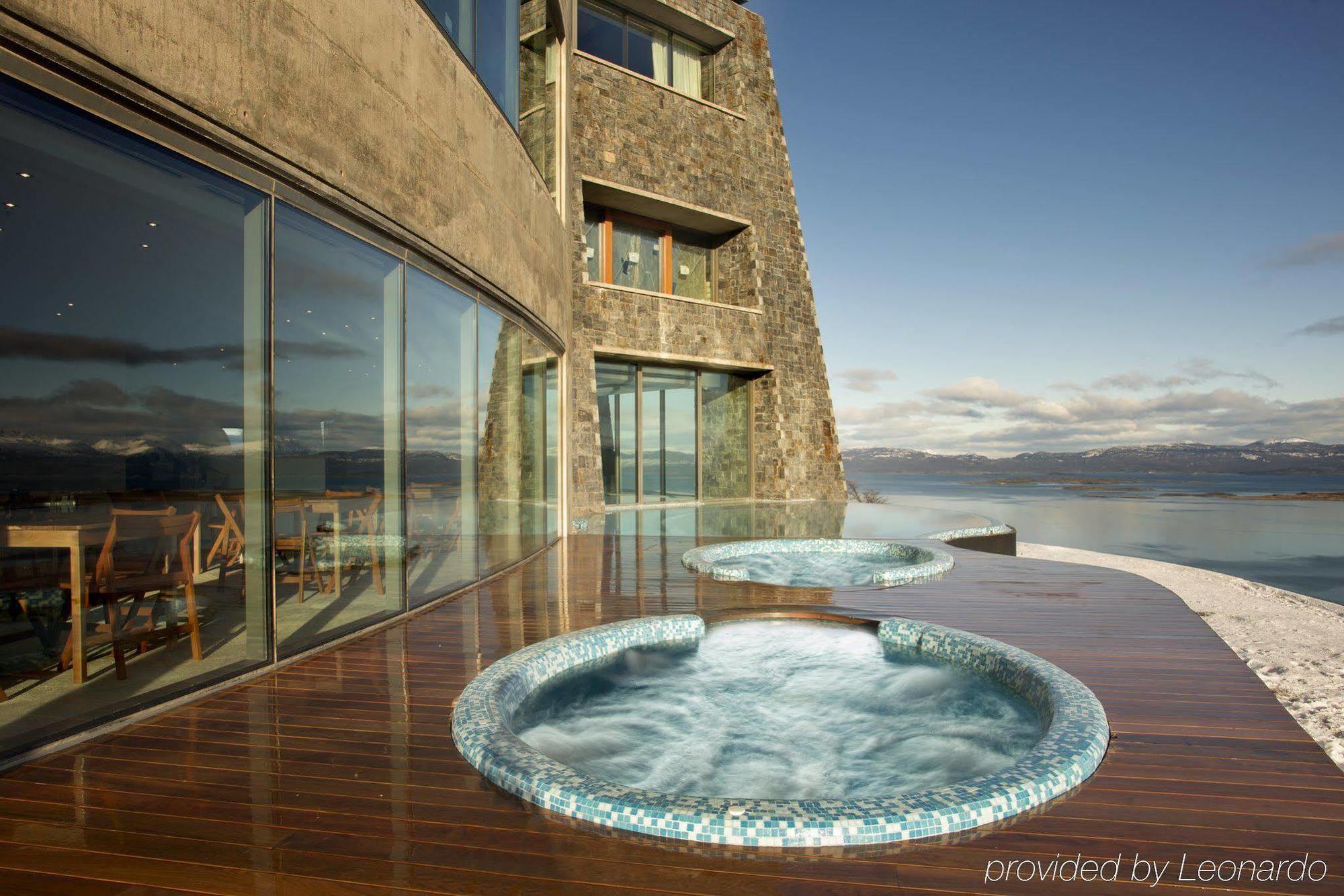 Arakur Ushuaia Resort & Spa מראה חיצוני תמונה The hot tubs at the hotel